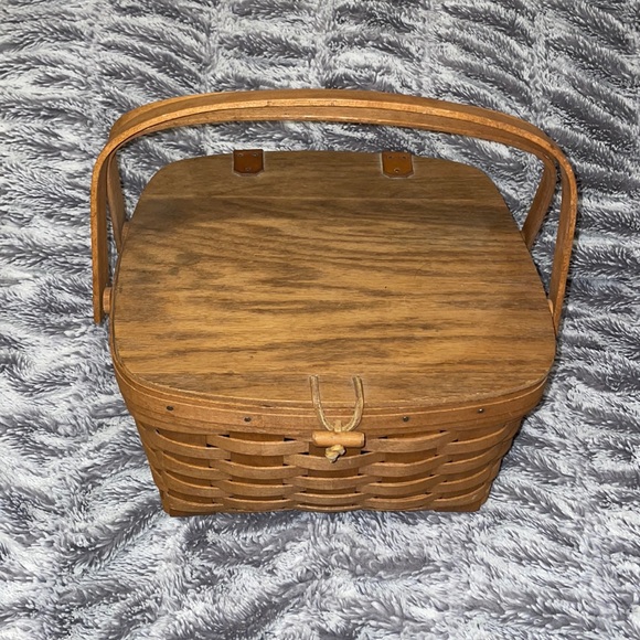Longaberger Accents Medium Sized Longaberger Picnic Basket Brown